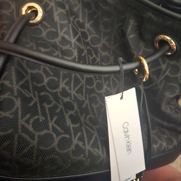 Calvin Klien Handbag 👜 - Picture 2 of 5